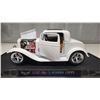 Image 1 : Die Cast - FAIRFIELD MINT -1932 Pearl White 3 Window FORD COUPE - 1:18 Scale