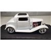 Image 2 : Die Cast - FAIRFIELD MINT -1932 Pearl White 3 Window FORD COUPE - 1:18 Scale