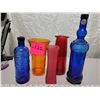 Image 1 : 2 old blue bottles & vases