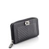 Image 2 : Chanel Boy Zip Around Wallet Chevron Calfskin Small