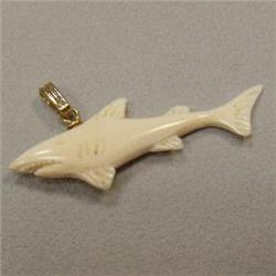 7 CTS CARVED VINTAGE IVORY SHARK - METAL DETAIL - 46x16 MM