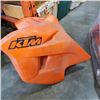 Image 2 : 500 EXC FENDERS AND GAS TANK