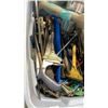 Image 8 : TOTE OF TOOLS, CUTTING DISCS, CLAMP