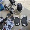 Image 3 : FOLDING BACKPACK CHAIR, SNOWBOARD BINDINGS, SIZE 1 HOCKEY SKATES AND FENCING MASK