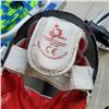 Image 8 : FOLDING BACKPACK CHAIR, SNOWBOARD BINDINGS, SIZE 1 HOCKEY SKATES AND FENCING MASK