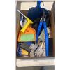 Image 2 : TOOLBOX WITH CONTENTS AND BOX WITH BRUSHES, SCRAPER, DUST PAN, SQUEEGIE