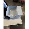 Image 2 : OMEGA PAW LITTER BOX