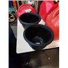 Image 2 : 2 PLANTERS AND 3 GAS CANS