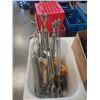 Image 2 : 3 SCISSOR JACKS, CLAMPS AND TURNBUCKLES