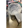 Image 3 : 2 SQUARE FOLDING TABLES WITH FOLDING CHAIR AND SAUCER CHAIR