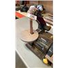Image 2 : MASTERCRAFT BELT AND DISC SANDER WORKING