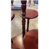 Image 2 : 4 PEDESTAL STAND