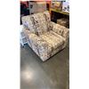 Image 1 : UPHOLSTERED ARM CHAIR
