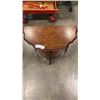 Image 1 : WOOD D TABLE
