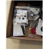 Image 2 : TRAY OF CUFFLINKS, KEYCHAINS, BROOCH BUTTON PINS