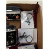 Image 3 : TRAY OF CUFFLINKS, KEYCHAINS, BROOCH BUTTON PINS