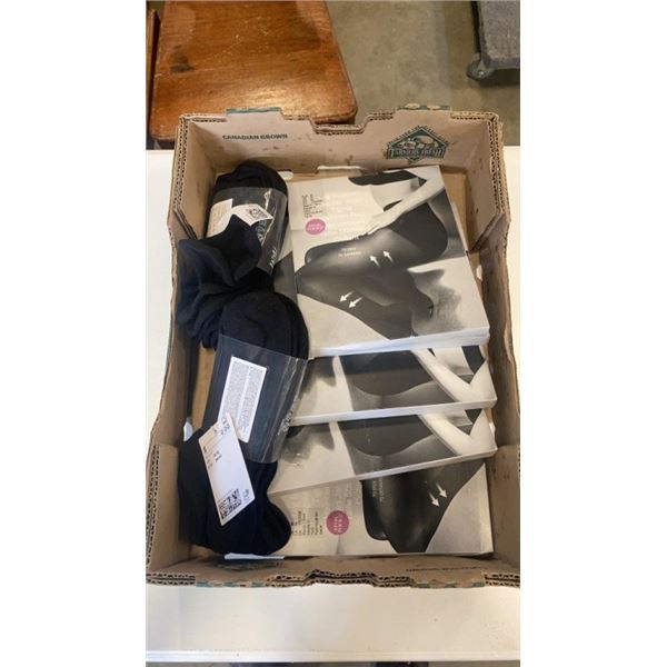 TRAY OF NEW SIZE M TIGHTS AND SIZE 8-10 SOCKS