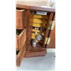 Image 3 : VINTAGE MUSIC JEWLERY BOX WITH CONTENTS