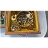 Image 8 : VINTAGE MUSIC JEWLERY BOX WITH CONTENTS