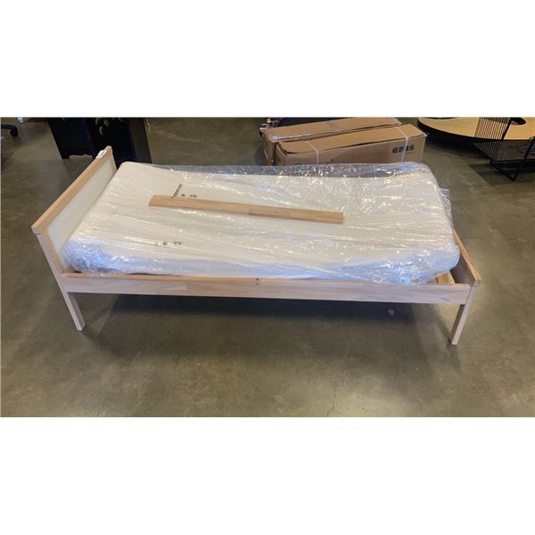 TODDLER SIZE BED AND MATTRESS