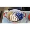 Image 7 : CASRON JAPAN ENAMELED CAST IRON POT WITH LID, PINK PYREX BOW AND LIDDED ENAMELED CAST IRON DUTCH OVE
