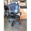 Image 3 : LARGE DESK AND GAS LIFT OFFICE CHAIR
