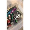 Image 3 : TRAY OF TOY CARS AND CASE OF SIGNBOARD NUMBERS