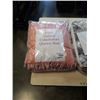 Image 2 : 5 PIECE QUEENSIZE PRINTED COMFORTER SET AND PINK QUEEN SIZE COMFORTER
