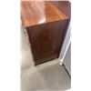 Image 4 : 3 DRAWER MAPLE DRESSER