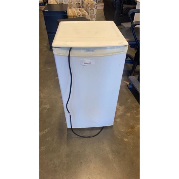 WHITE DANBY MINI FRIDGE