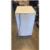 Image 1 : WHITE DANBY MINI FRIDGE