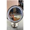Image 3 : 2 VANITY MIRRORS WITH LED LIGHT