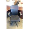 Image 2 : EXECUTIVE L SHAPE DESK WITH EXECUTIVE ARM CHAIR