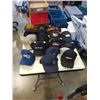 Image 1 : TRAY OF 20 HATS