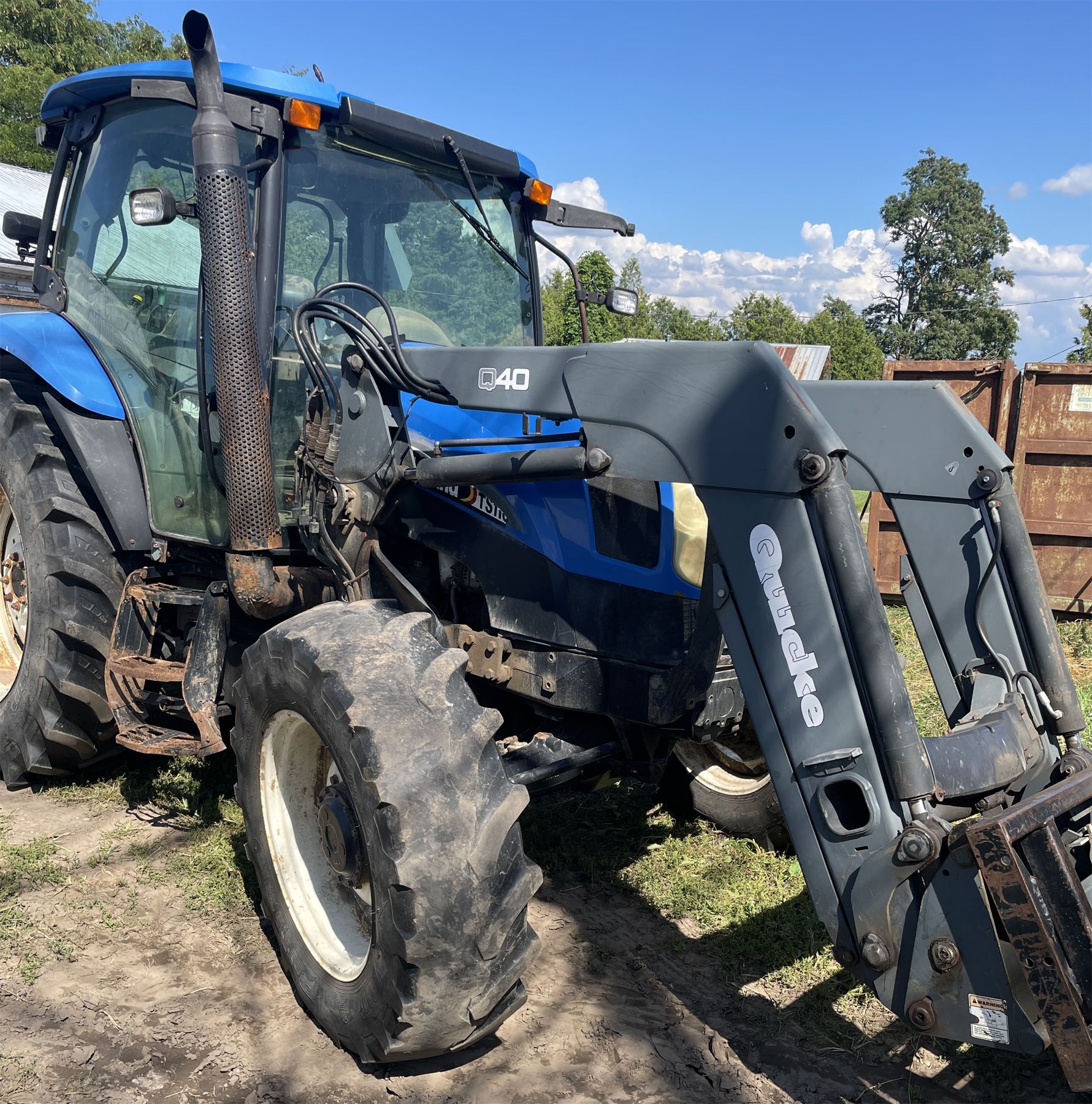2006 NEW HOLLAND MODEL TS110A TRACTOR W/ Q40 QUICKE LOADER & BALE SPEAR