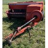Image 1 : MF 224 SQUARE BALER - 4.5 FT PICK UP