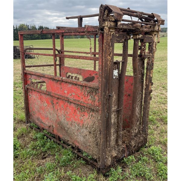 CATTLE SQUEEZE CHUTE