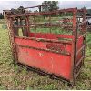 Image 2 : CATTLE SQUEEZE CHUTE