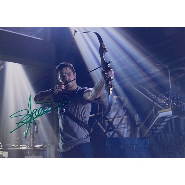 Signed Arrow Stephen Amell Photo