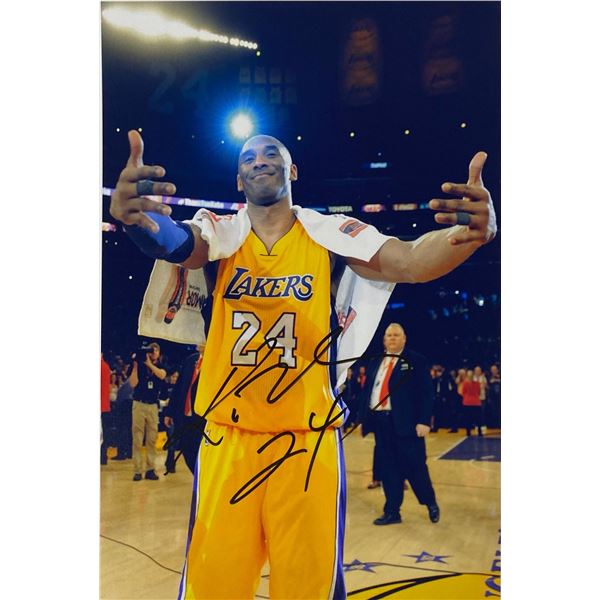 Autograph Signed Basketball Kobe Bryant Photo