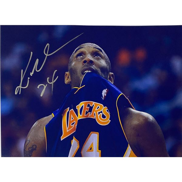 Autograph Signed Kobe Bryant Photo