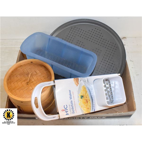 HOUSEHOLD COOKWARE LOT - INCLUDES 3 PIZZA PANS,NEW