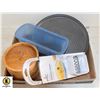 HOUSEHOLD COOKWARE LOT - INCLUDES 3 PIZZA PANS,NEW