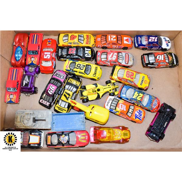 FLAT OF 25 VINTAGE DIECAST CARS