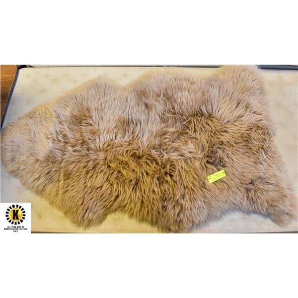 AUSTRALIAN SHEEPSKIN RUG APPROX 3FT LONG