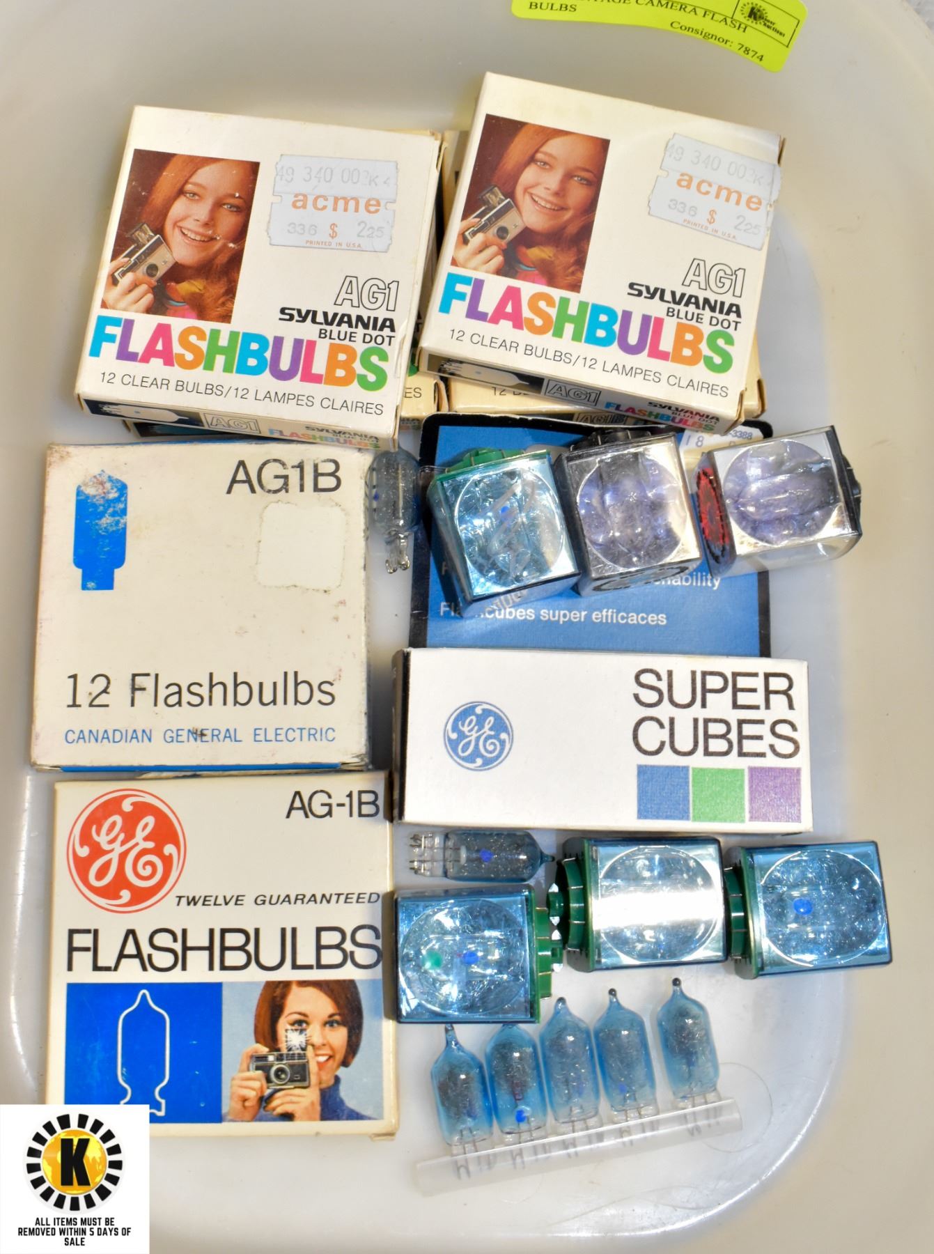 LOT VINTAGE CAMERA FLASH BULBS