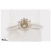 Image 1 : 14KT WHITE GOLD DIAMOND SOLITAIRE RING SZ 5 3/4