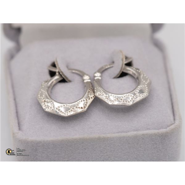 BZ1140-39 SILVER HOOP EARRINGS