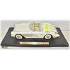 Image 1 : 1:18 CORVETTE 1958 ON STAND DIE CAST