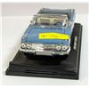 Image 2 : 1:18 CHEVY 1965 IMPALA ON STAND DIE CAST